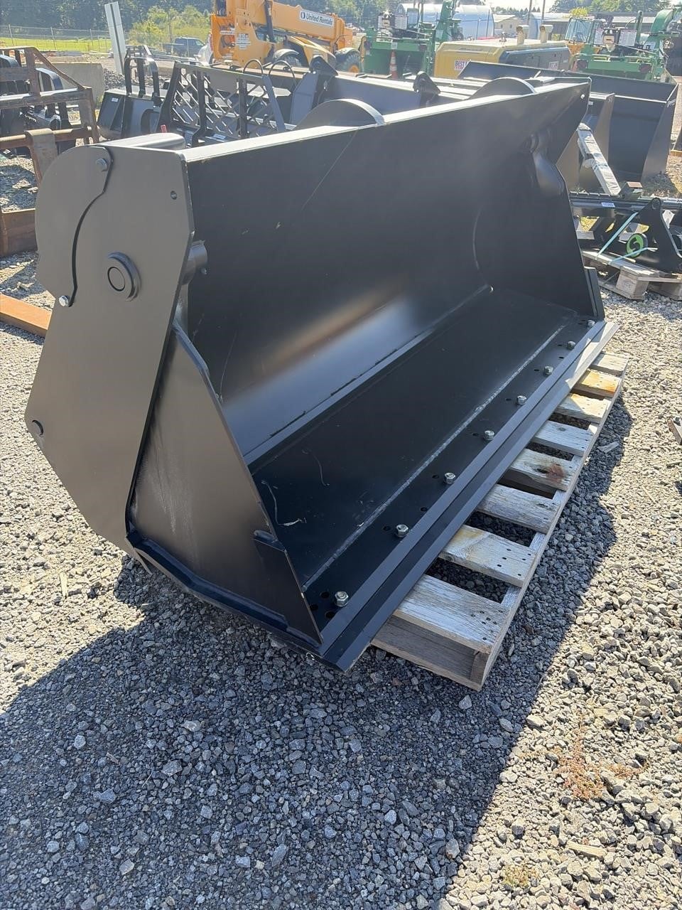 Photo of 2026 JCB 92" 6-IN-1 BUCKET