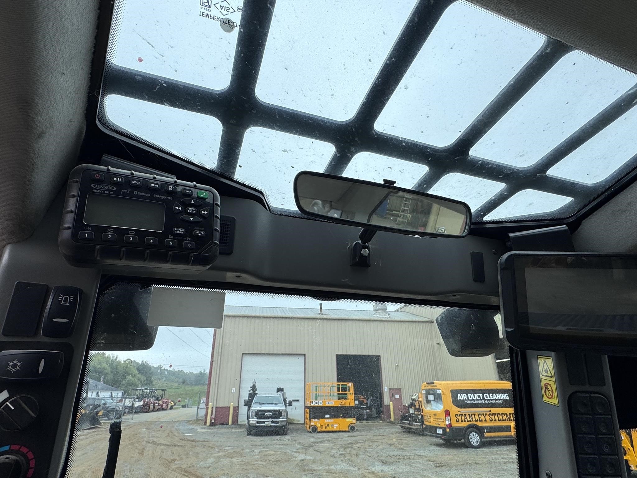 2023 JCB 270