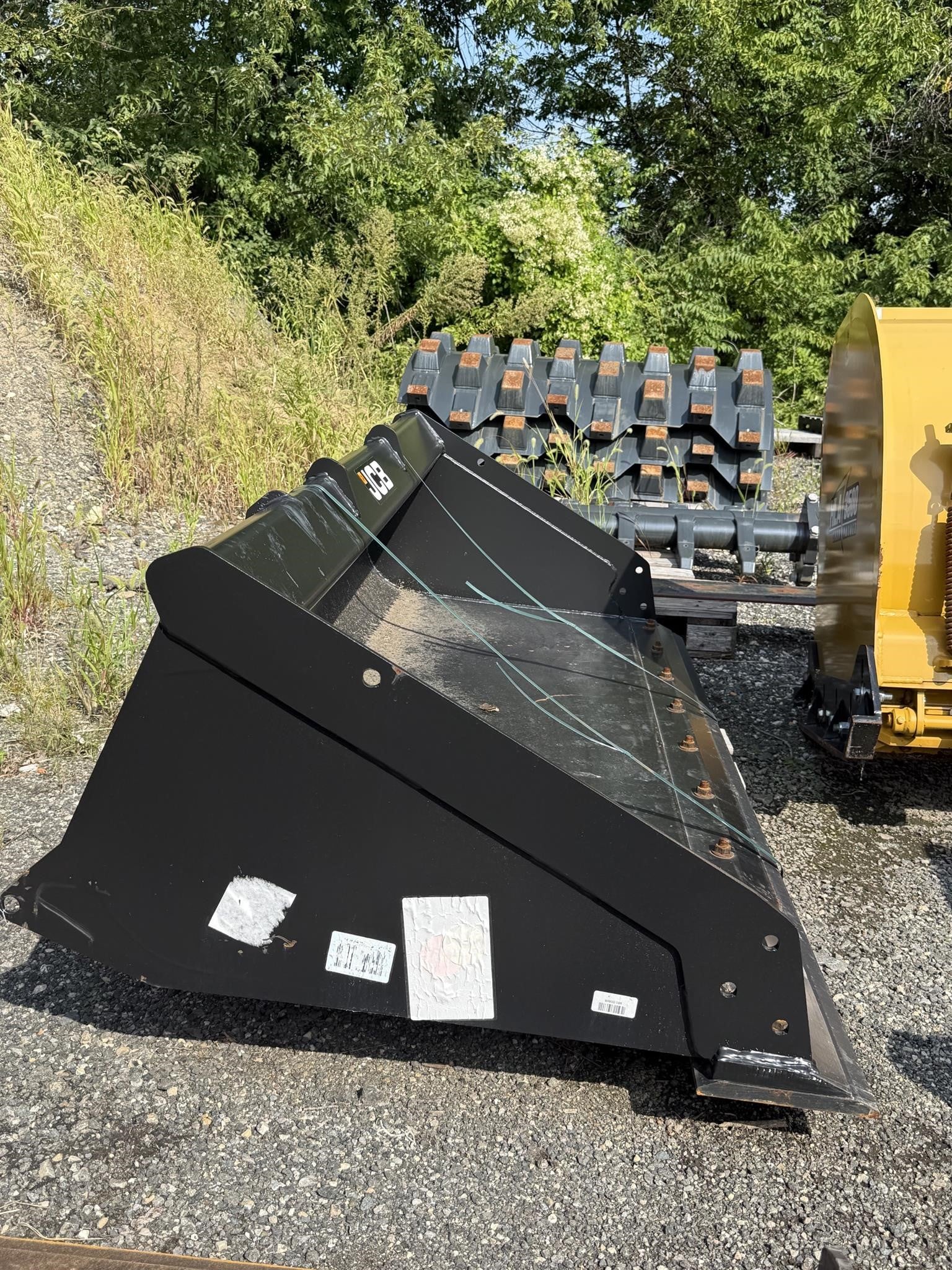2025 JCB 84" BUCKET