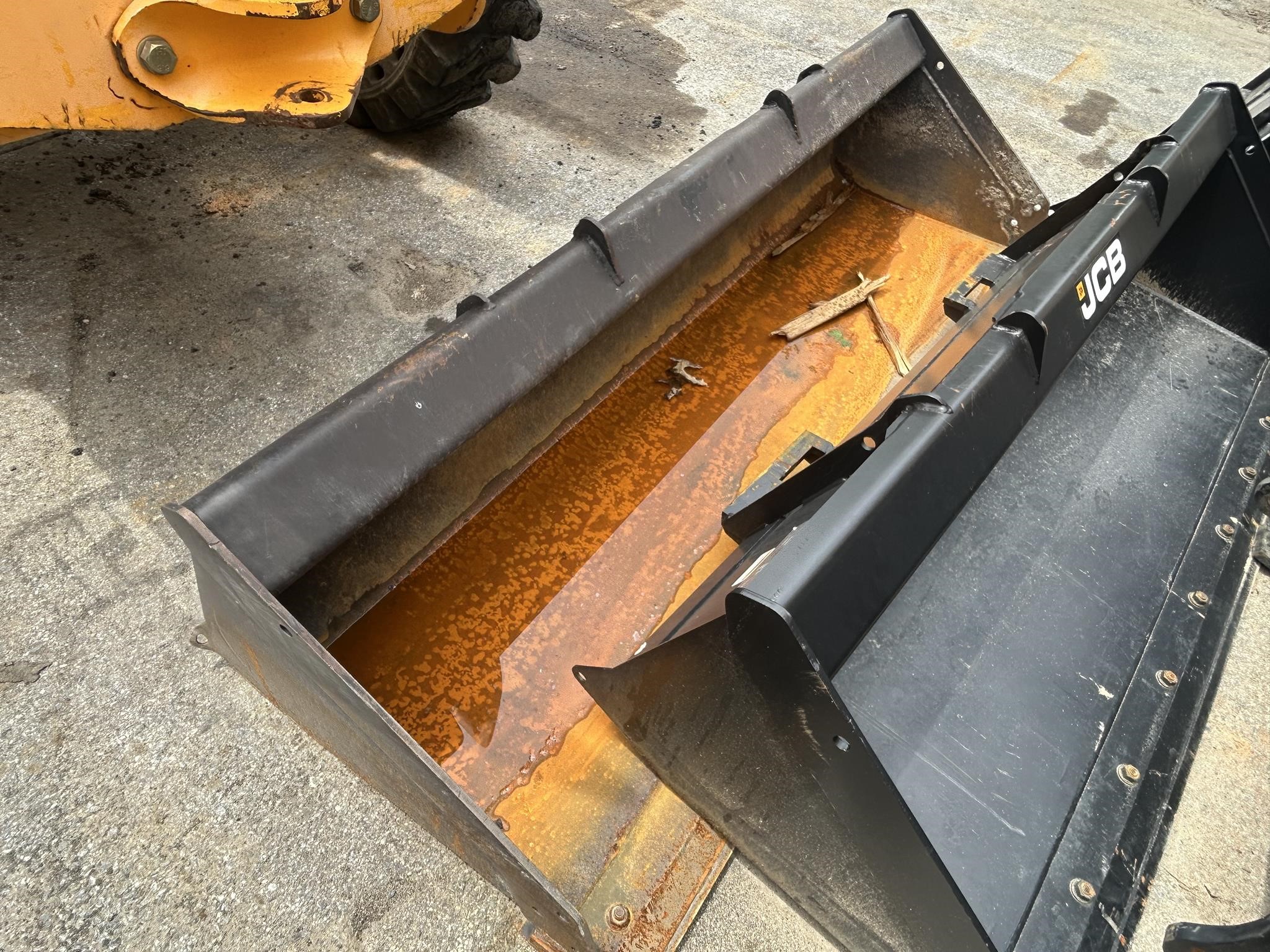 Photo of 2022 JCB 84" BUCKET