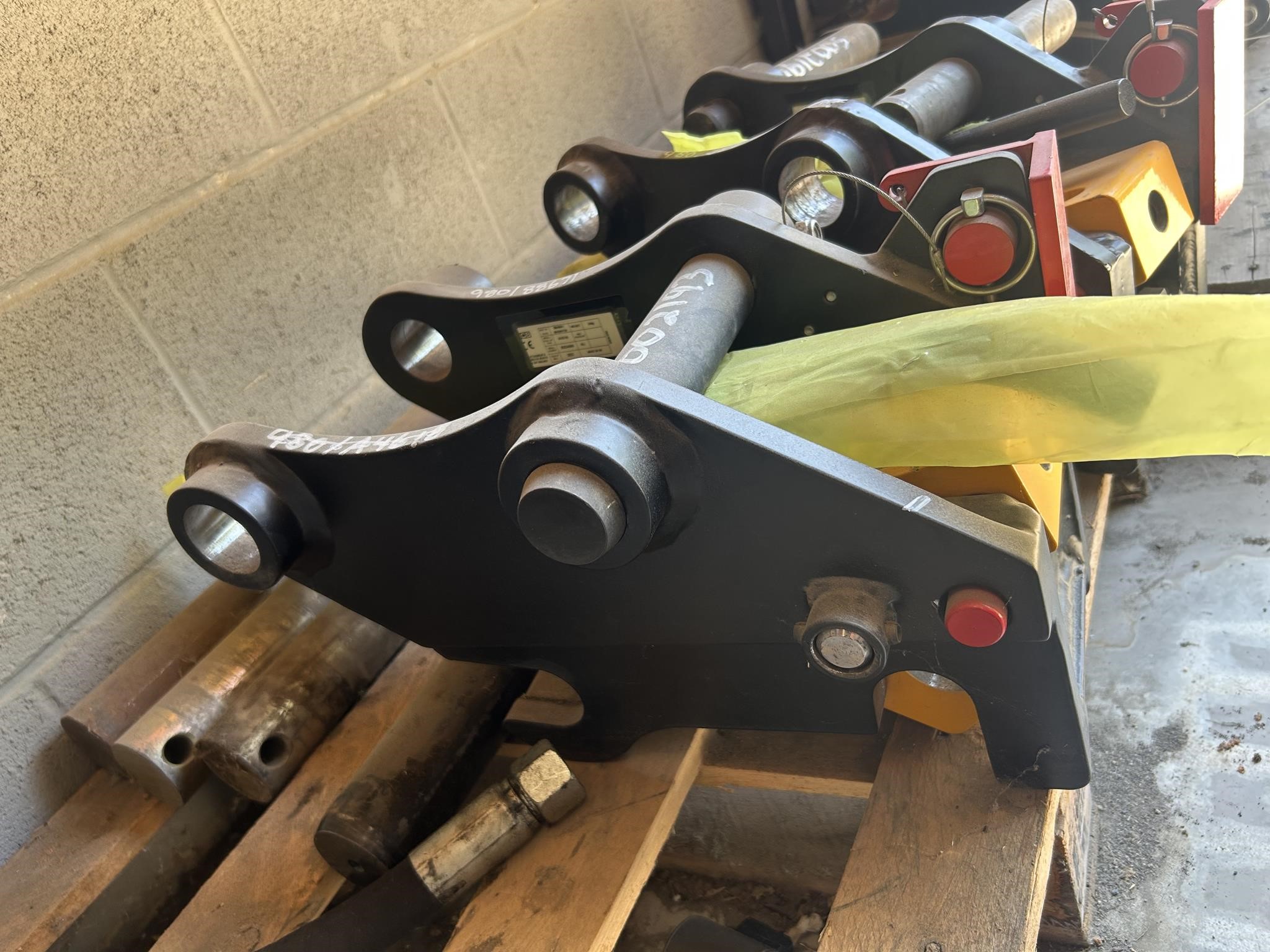 2023 JCB 35Z MECHANICAL COUPLER