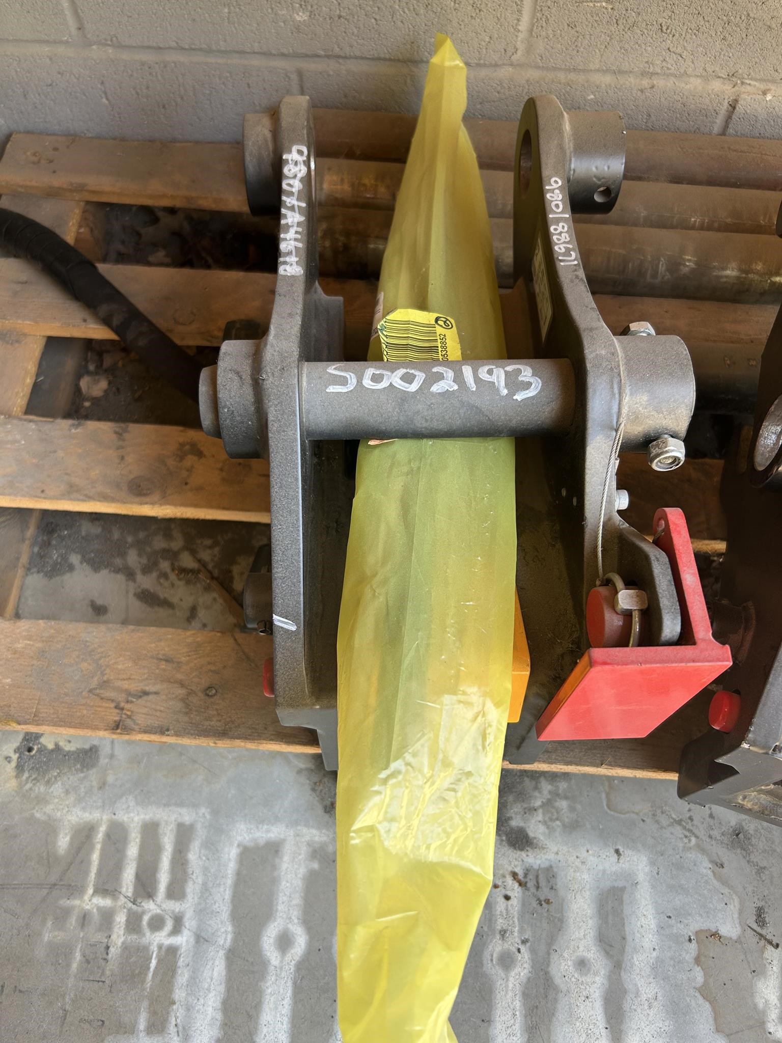 2023 JCB 35Z MECHANICAL COUPLER