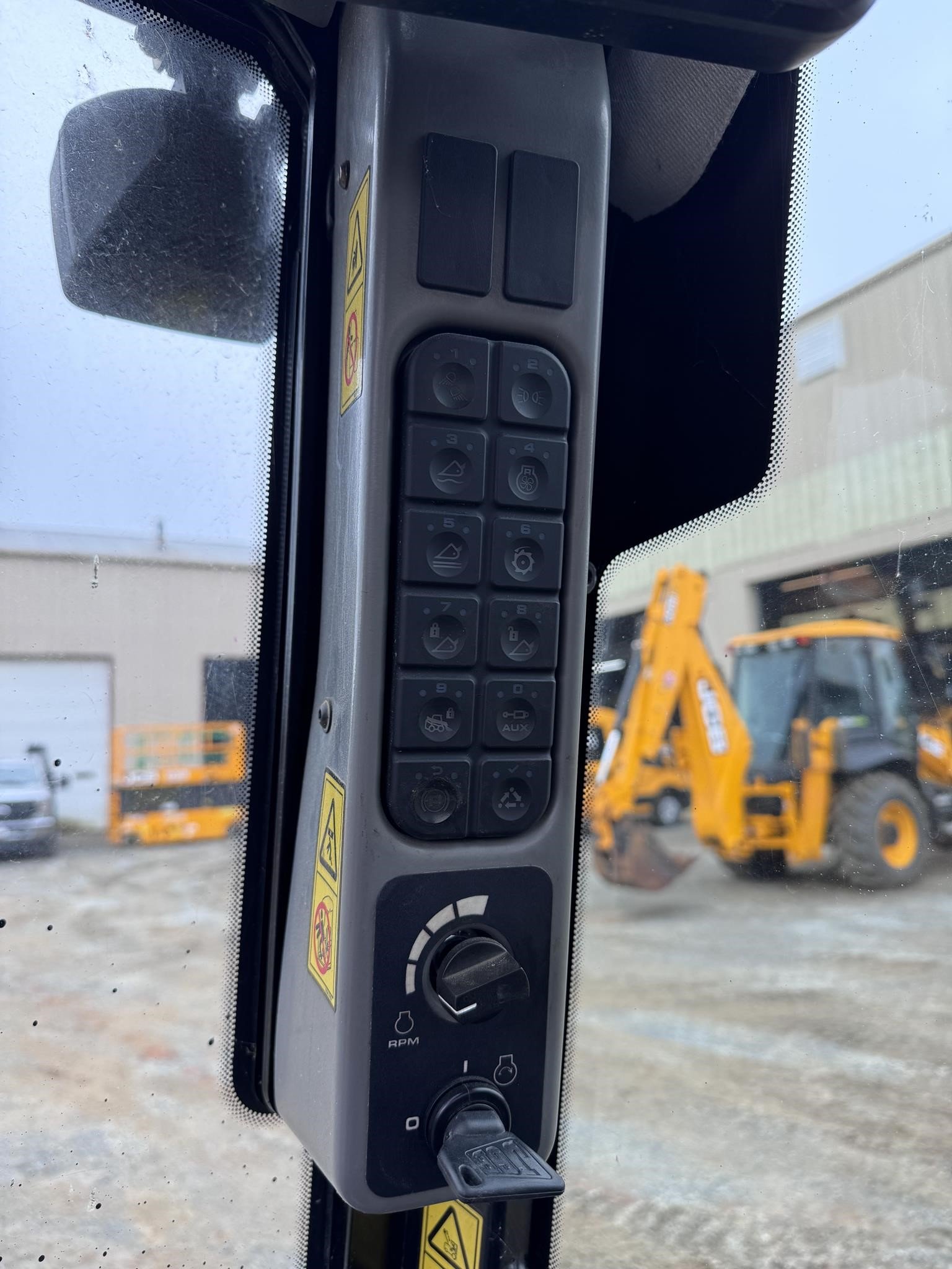 2023 JCB 270