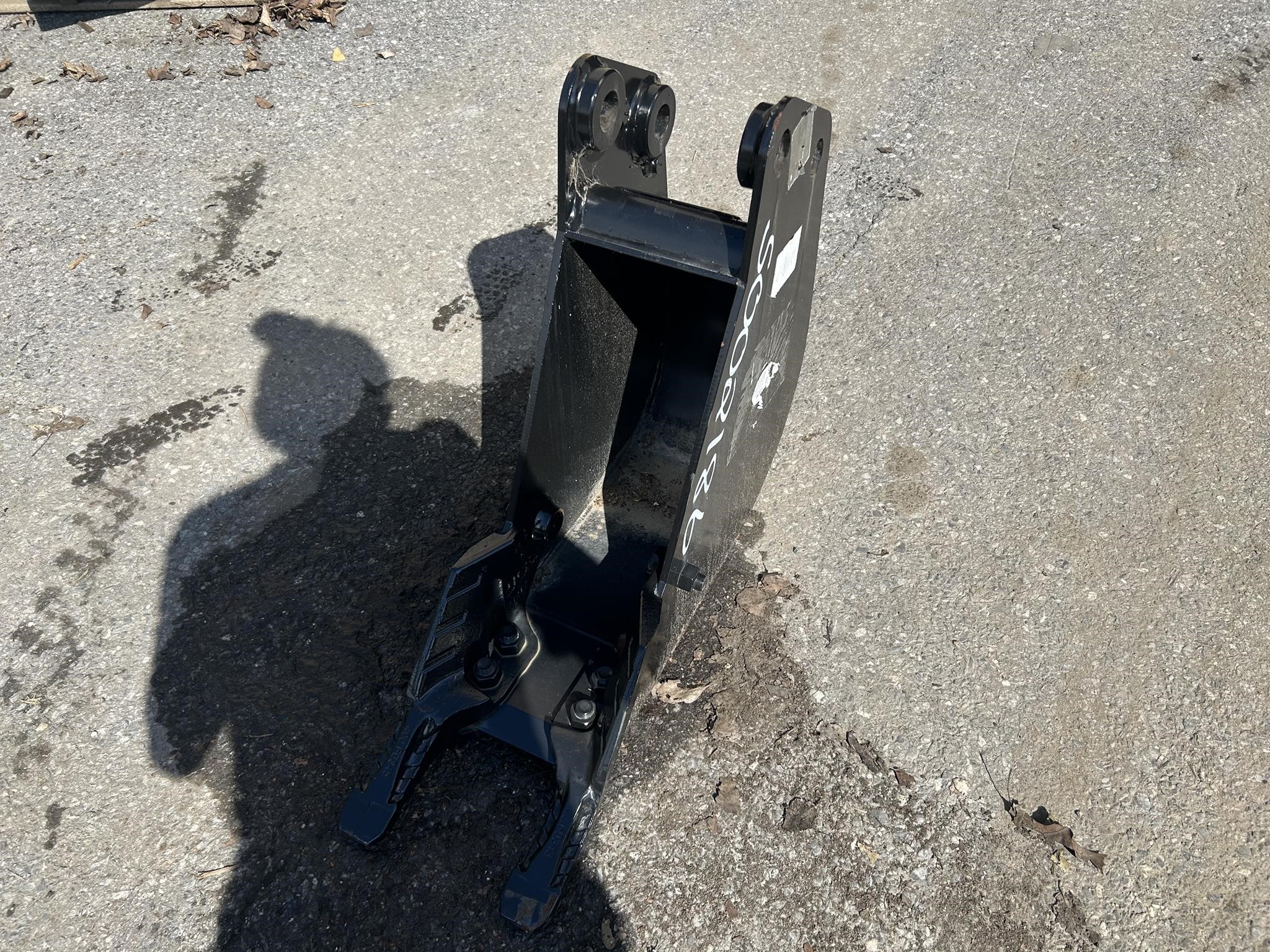 2025 JCB 9" BUCKET