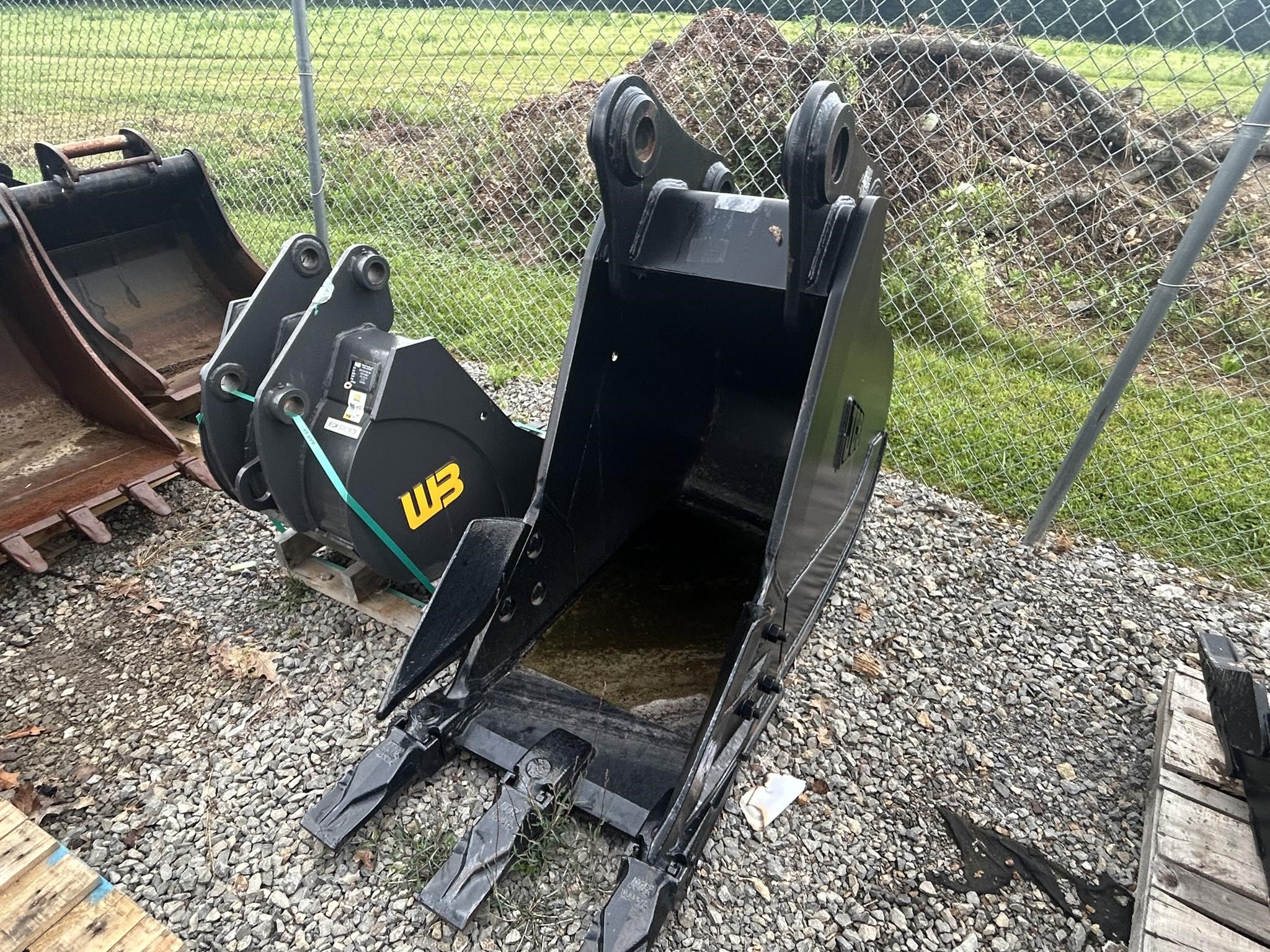 2023 JCB 24" BUCKET