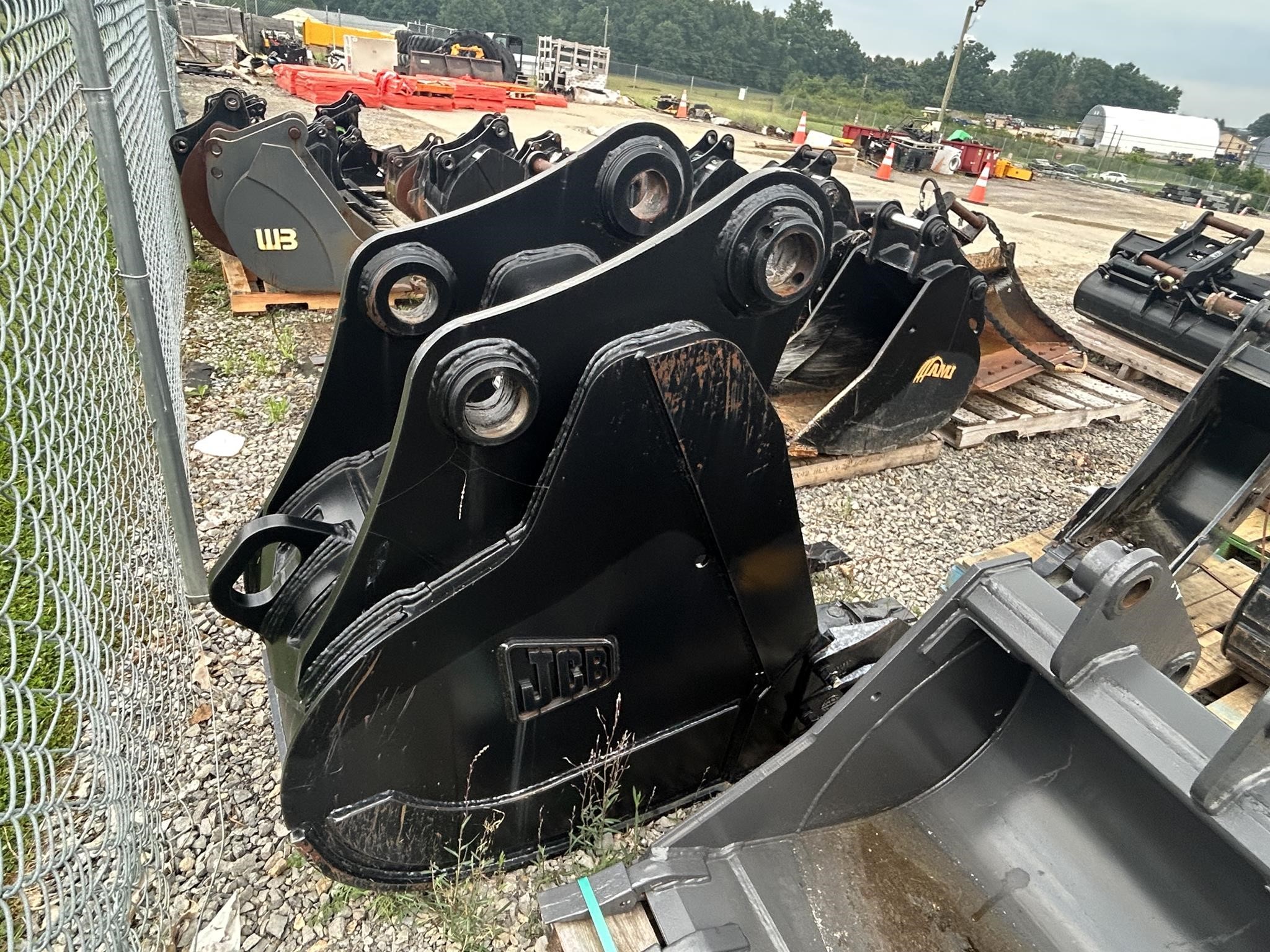 2023 JCB 24" BUCKET