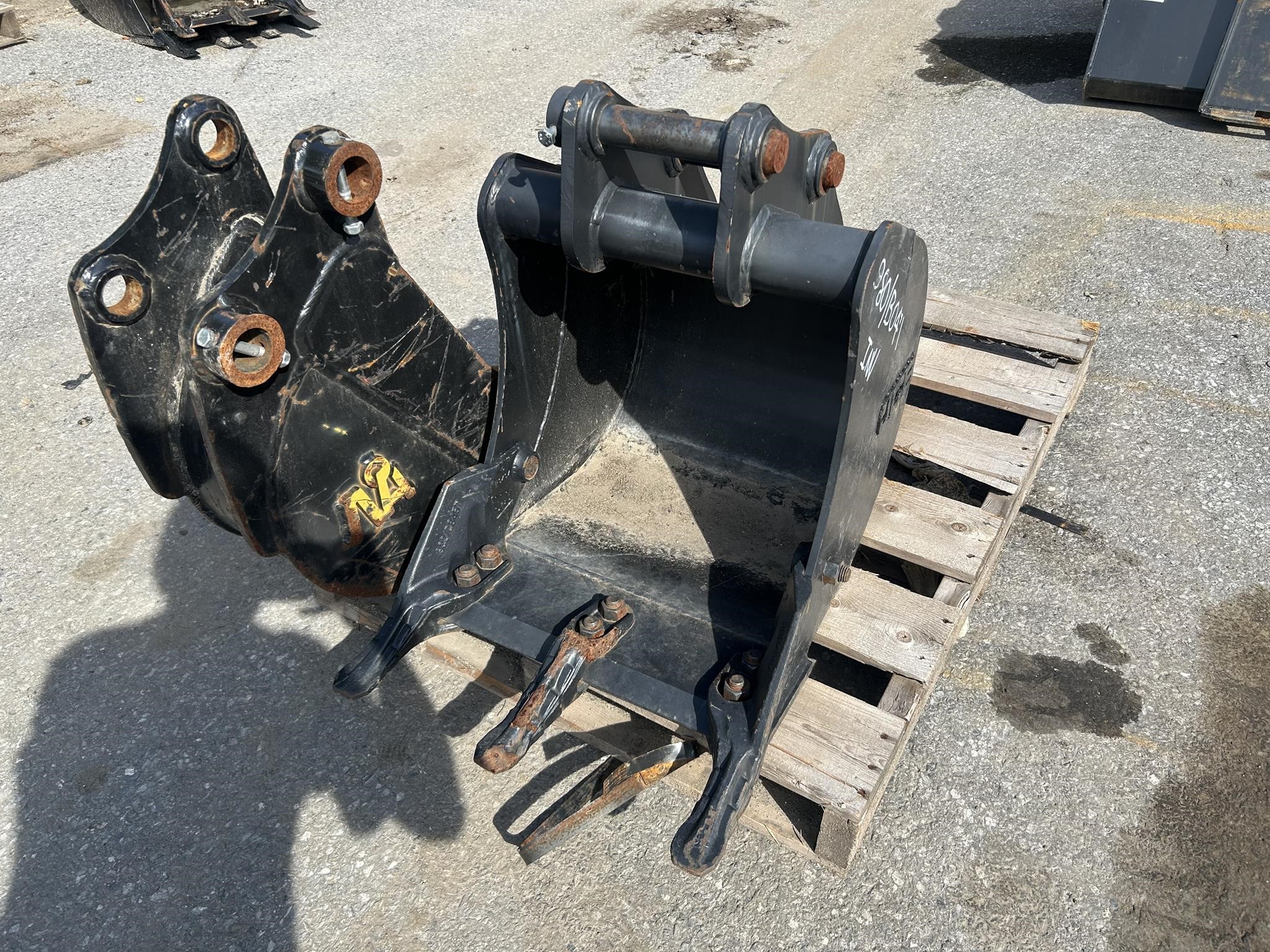 2023 JCB 18" BUCKET