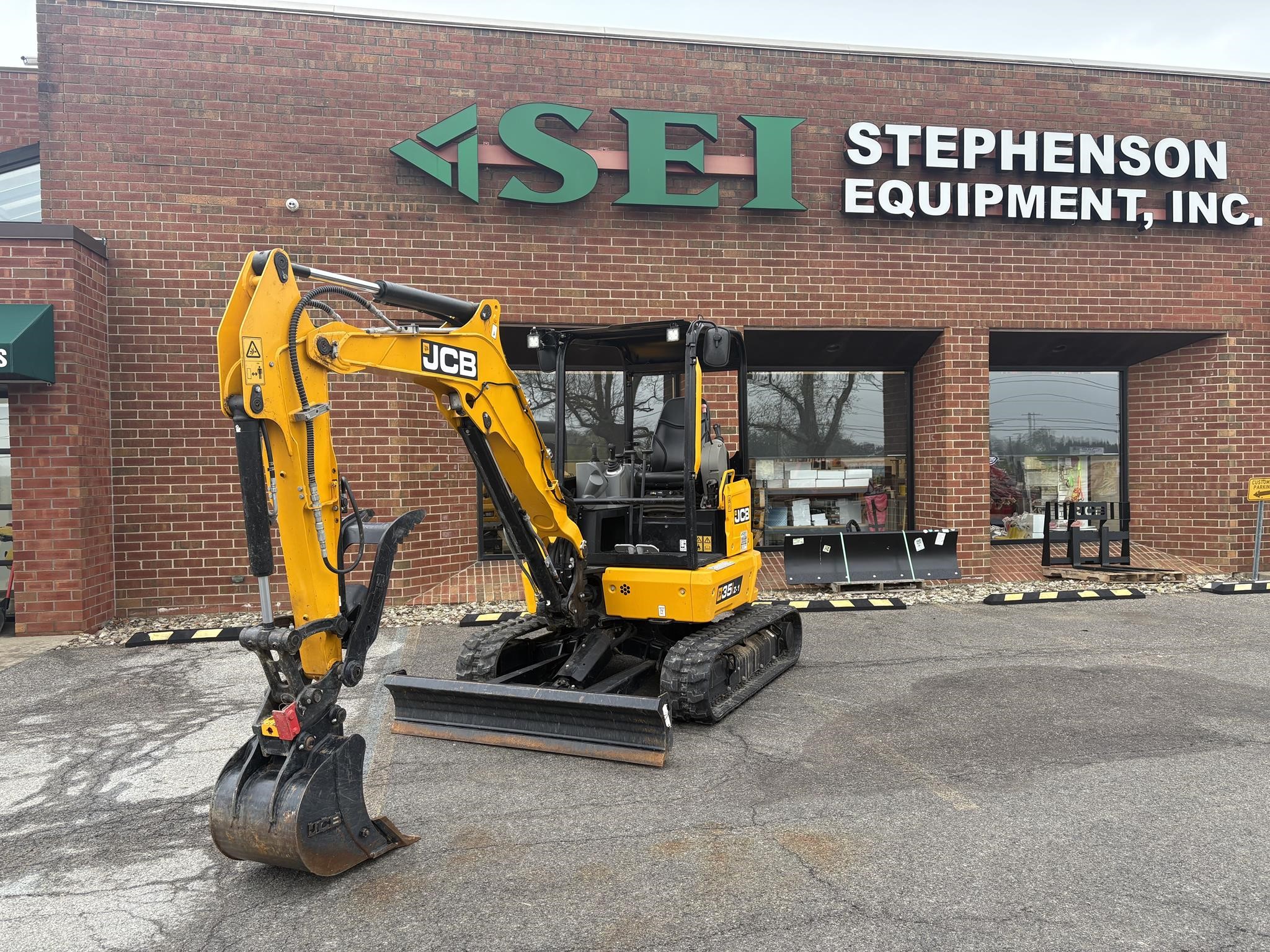 Photo of a 2023 JCB 35Z-1