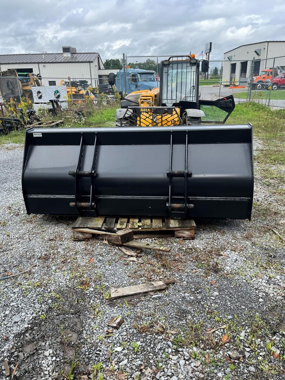2025 JCB 92" PIN ON BUCKET