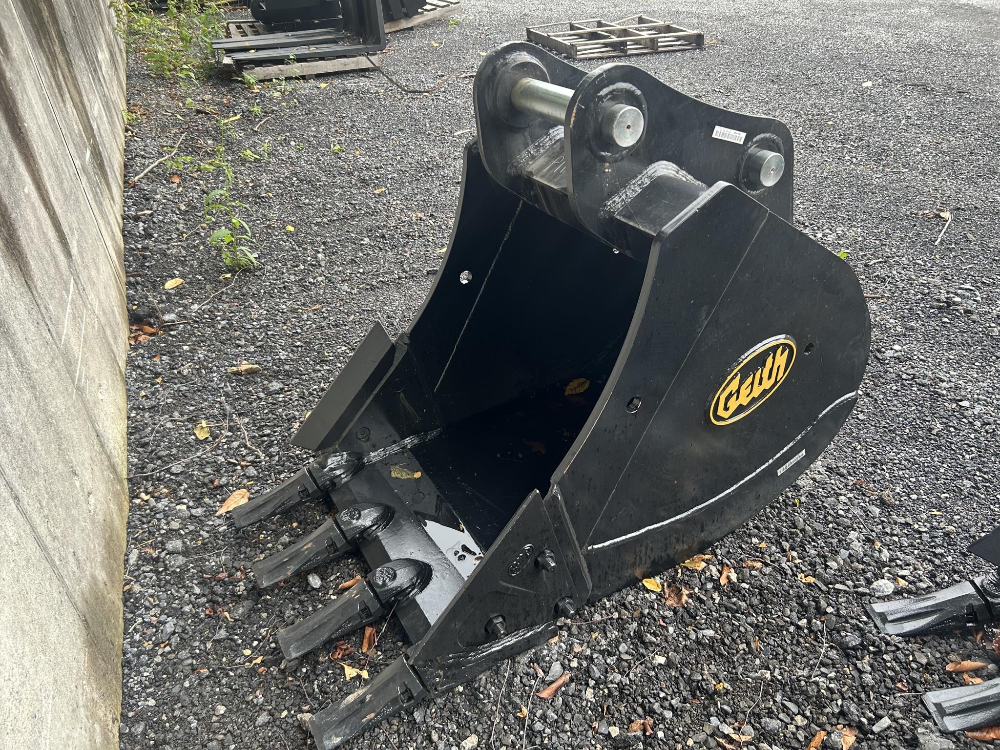 2026 Geith 30" BUCKET