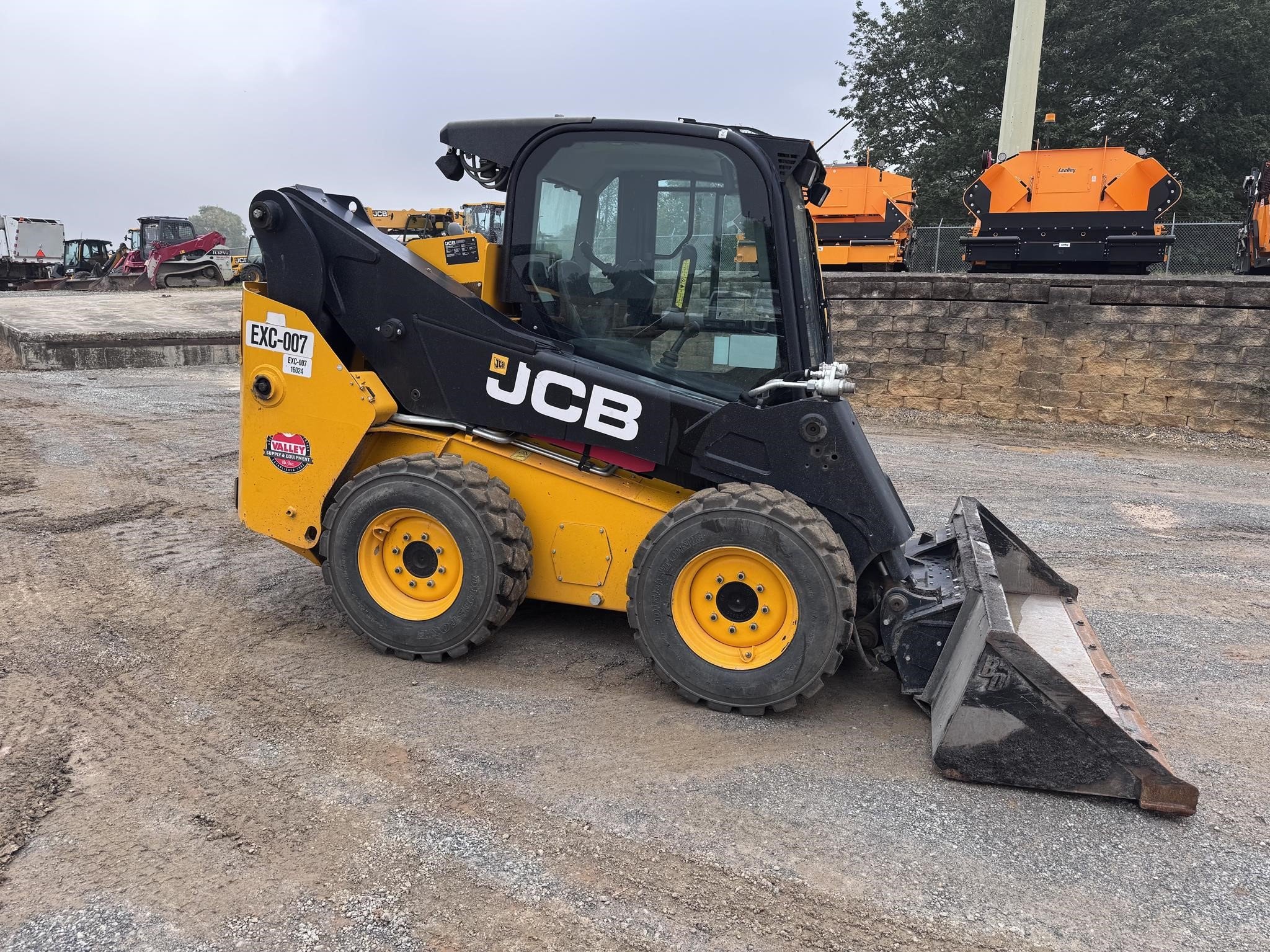 2023 JCB 270