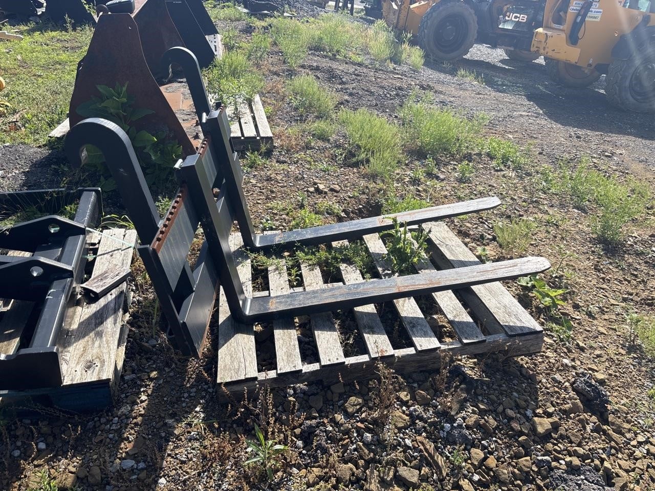 2023 JCB 48 in. FORKS