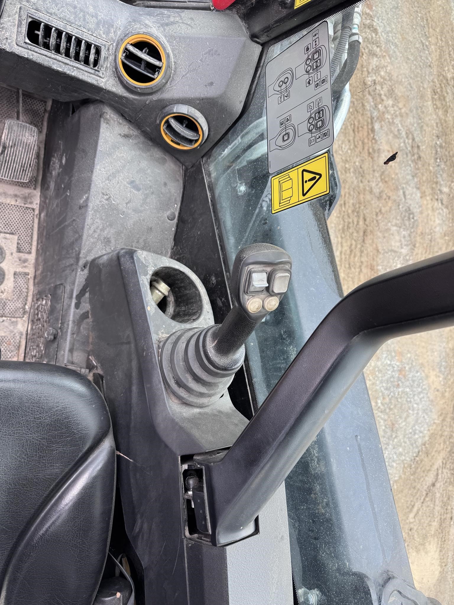 2023 JCB 270