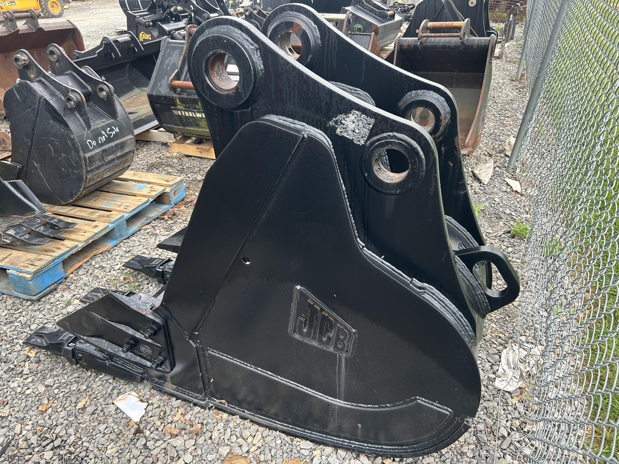 2023 JCB 24" BUCKET