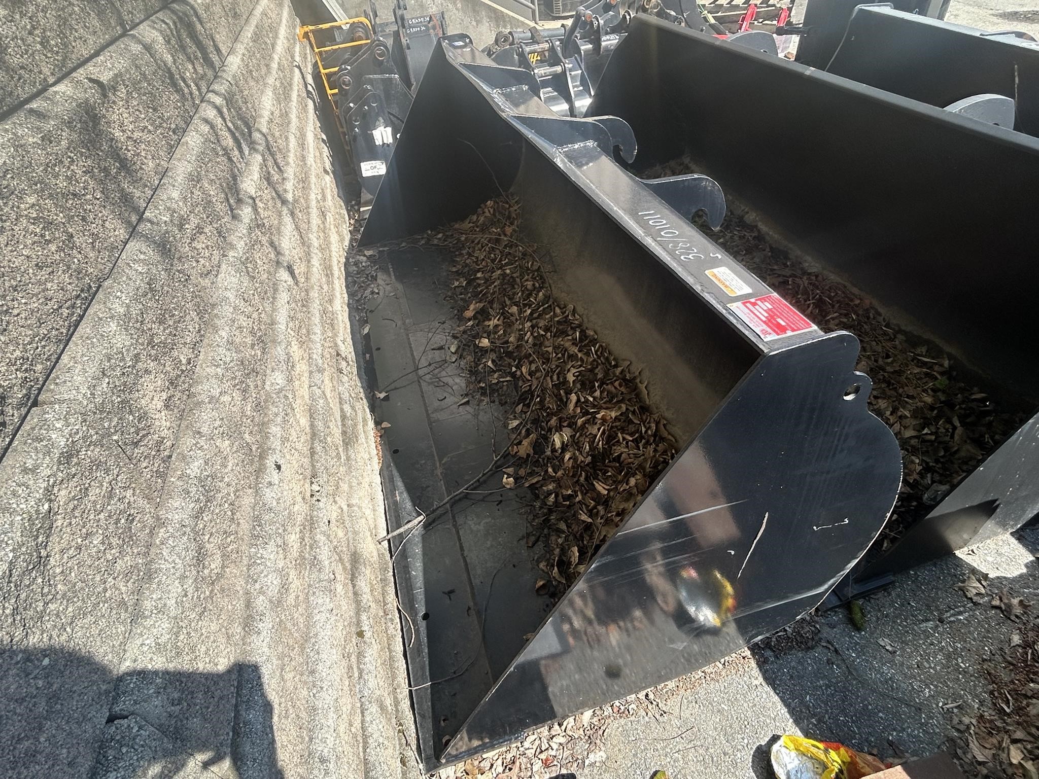 2024 JCB 90" BUCKET