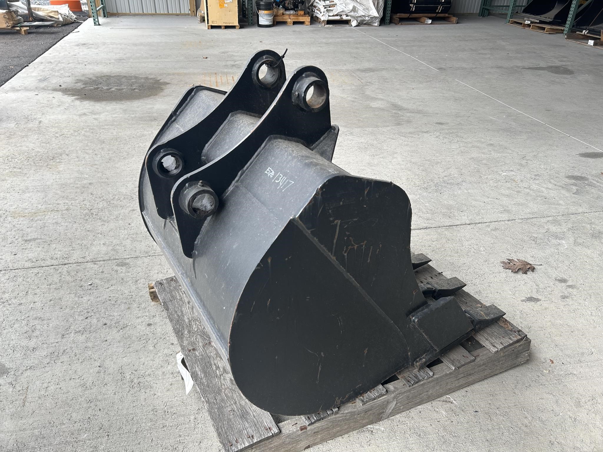 2019 JCB 30" DIGGING BUCKET
