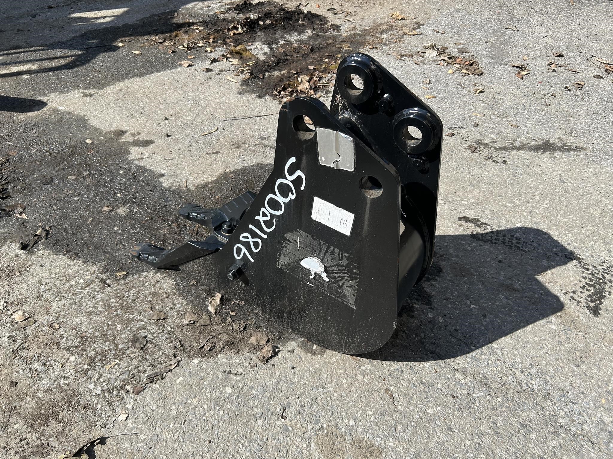 2025 JCB 9" BUCKET