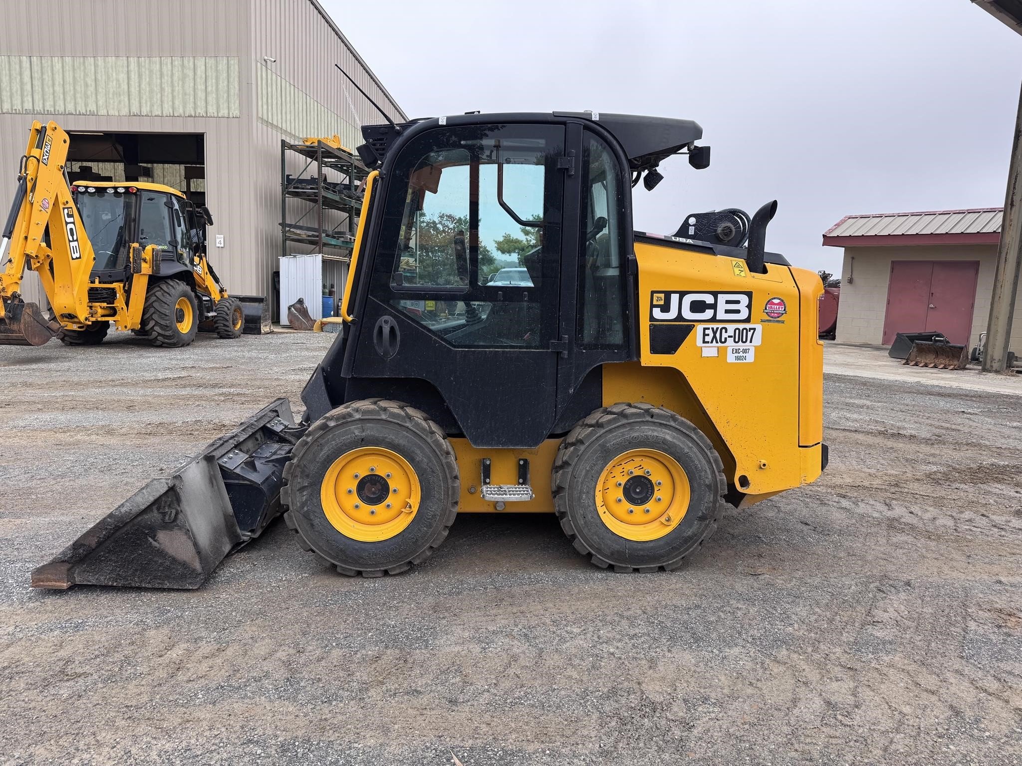 2023 JCB 270