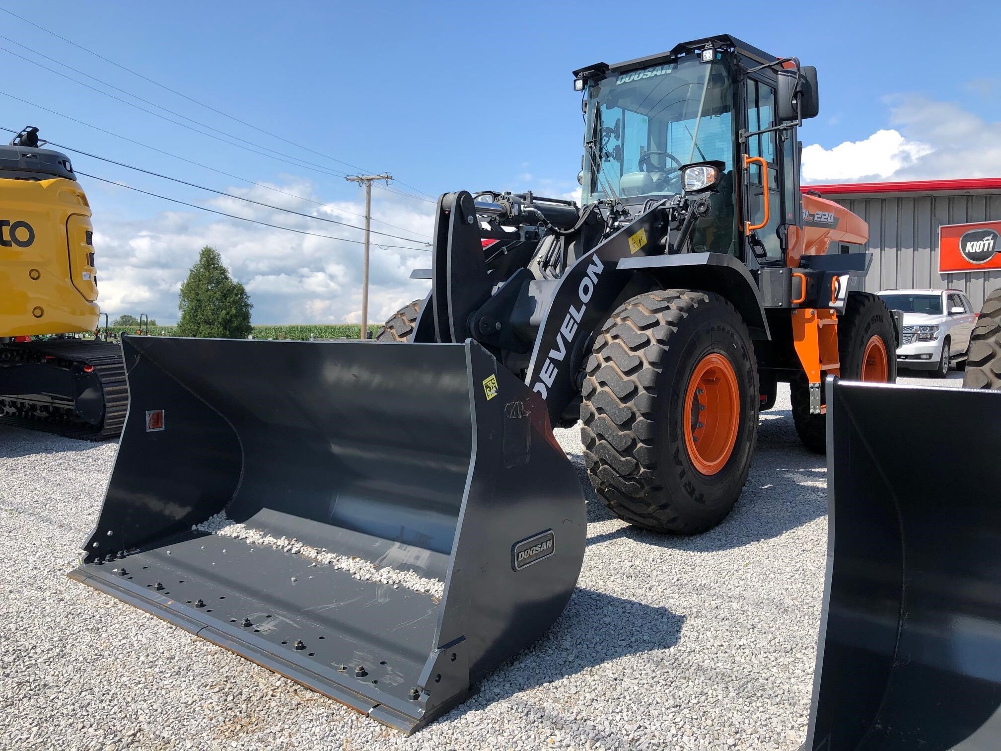 2023 Develon DL220-7