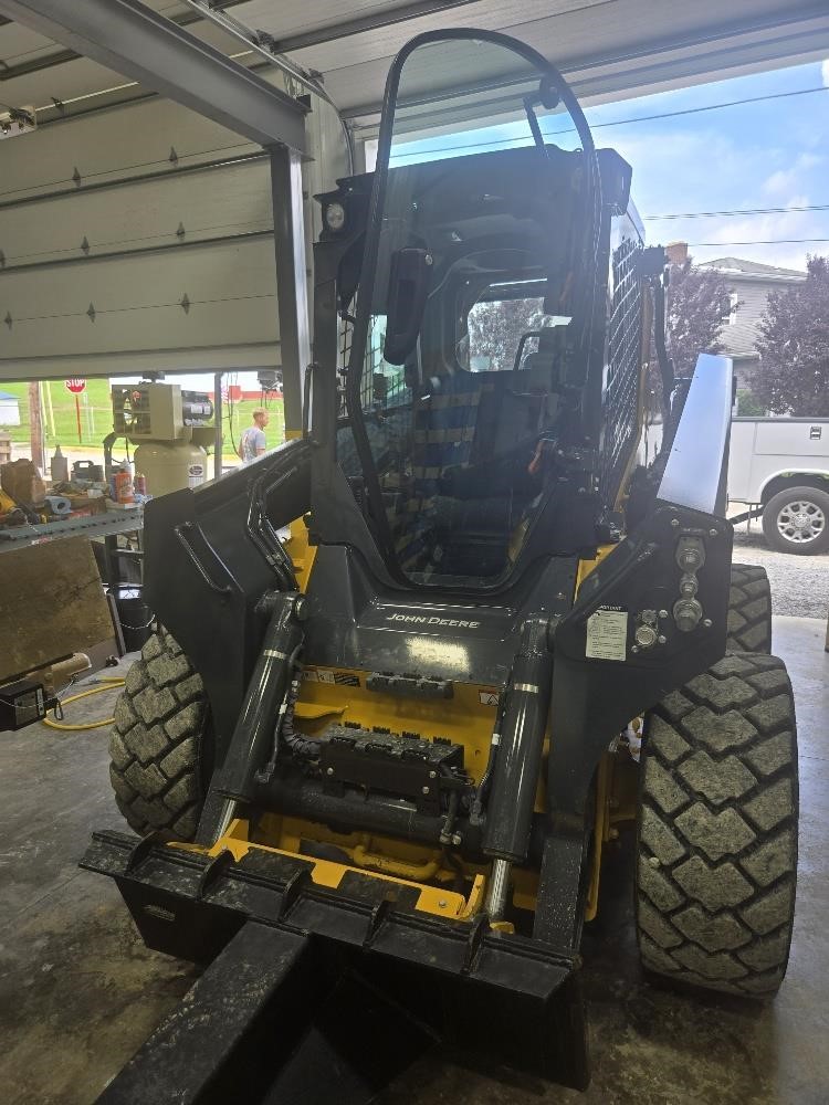 2023 John Deere 332G