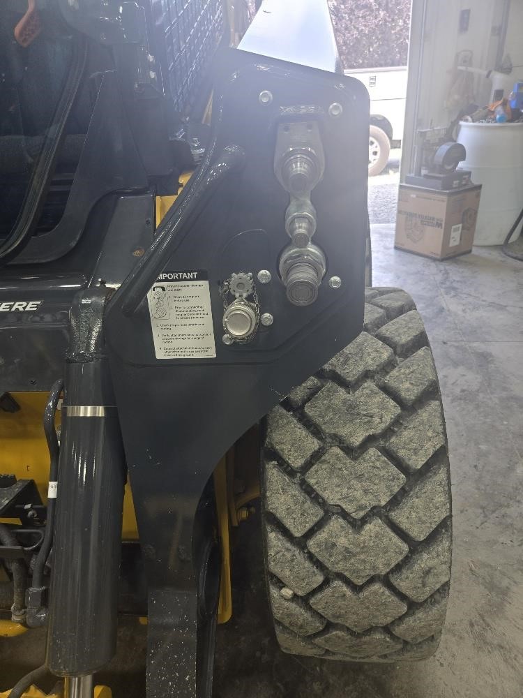 2023 John Deere 332G