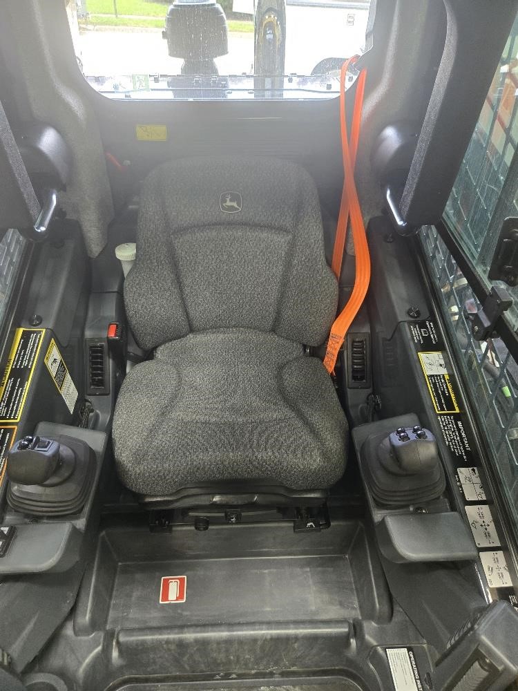 2023 John Deere 332G