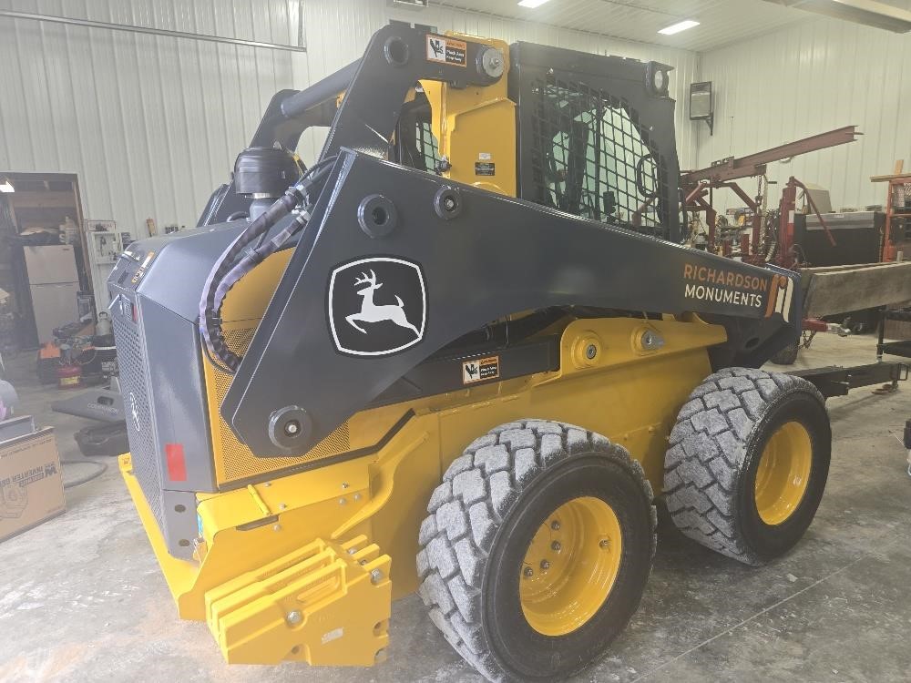 Photo of 2023 John Deere 332G