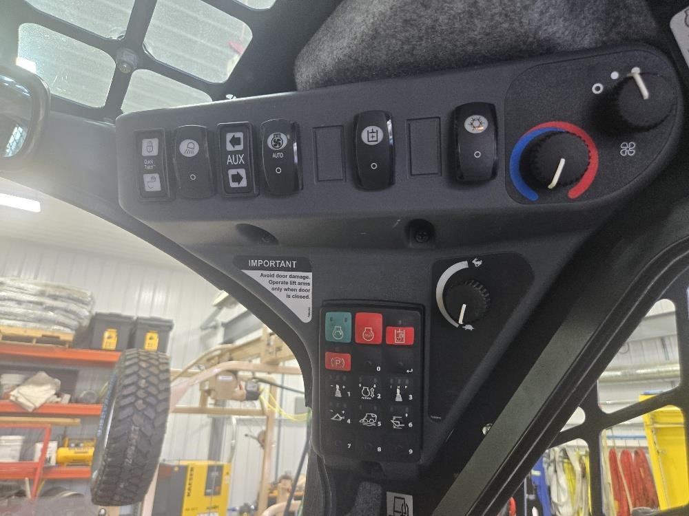 2023 John Deere 332G