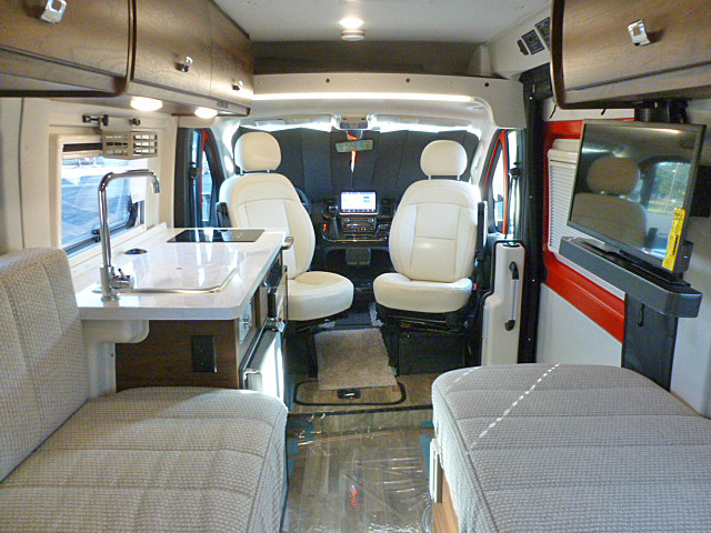 2024 Travato/59KL/2024 image-28