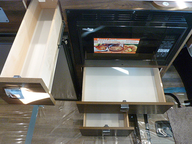 2024 Travato/59KL/2024 image-25