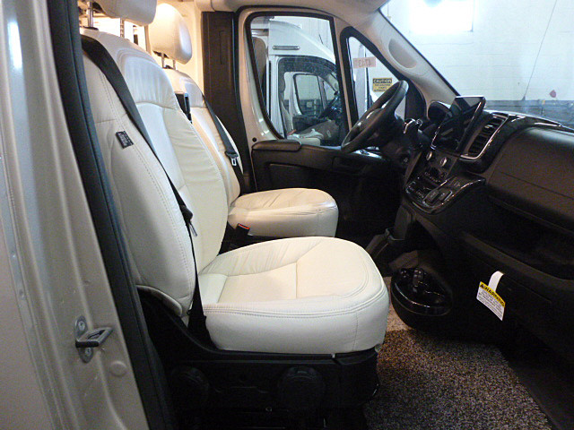 2025 Travato/59K/2025 image-12