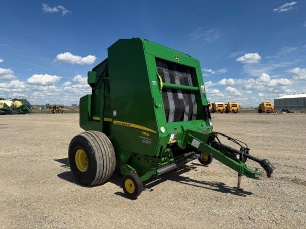 Photo of a 2015 John Deere 569