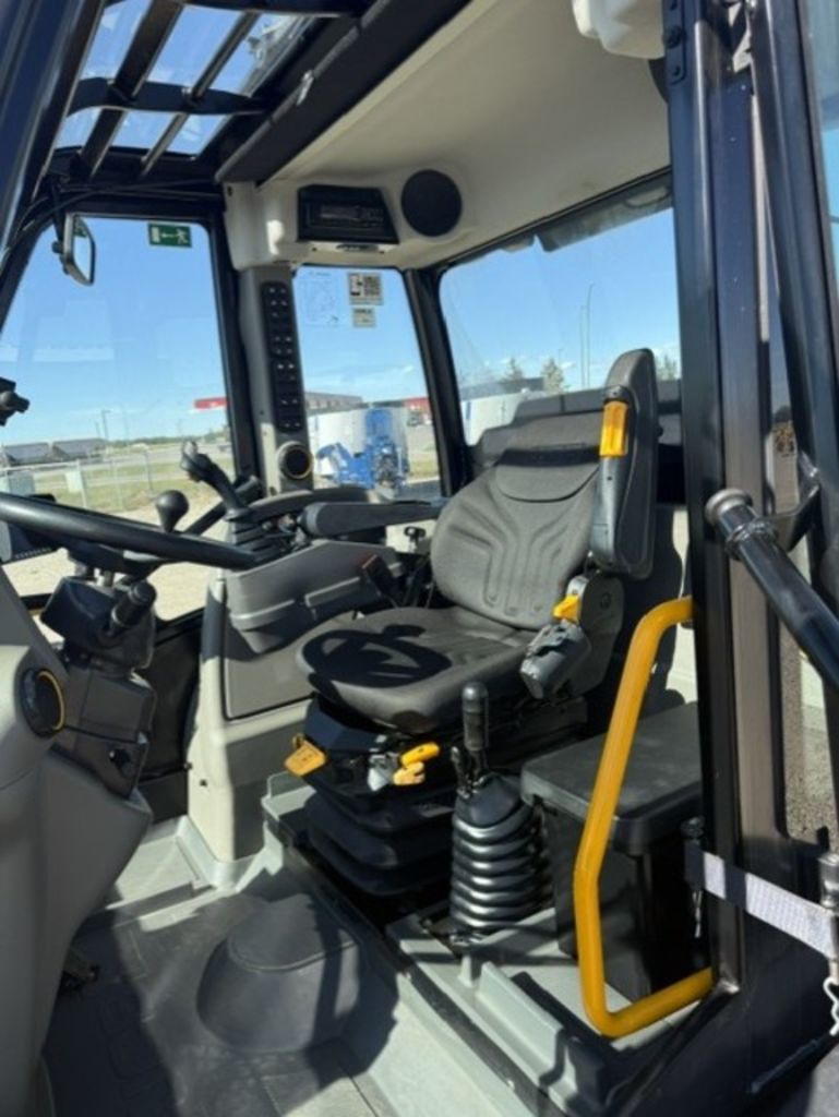 2024 JCB TM420