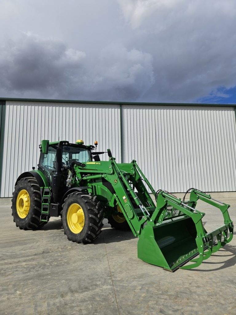 Photo of a 2023 John Deere 6R 230