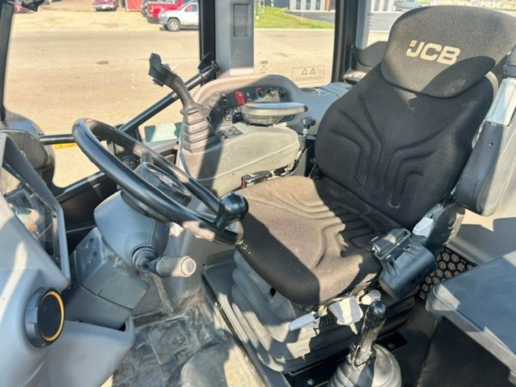 2021 JCB TM420