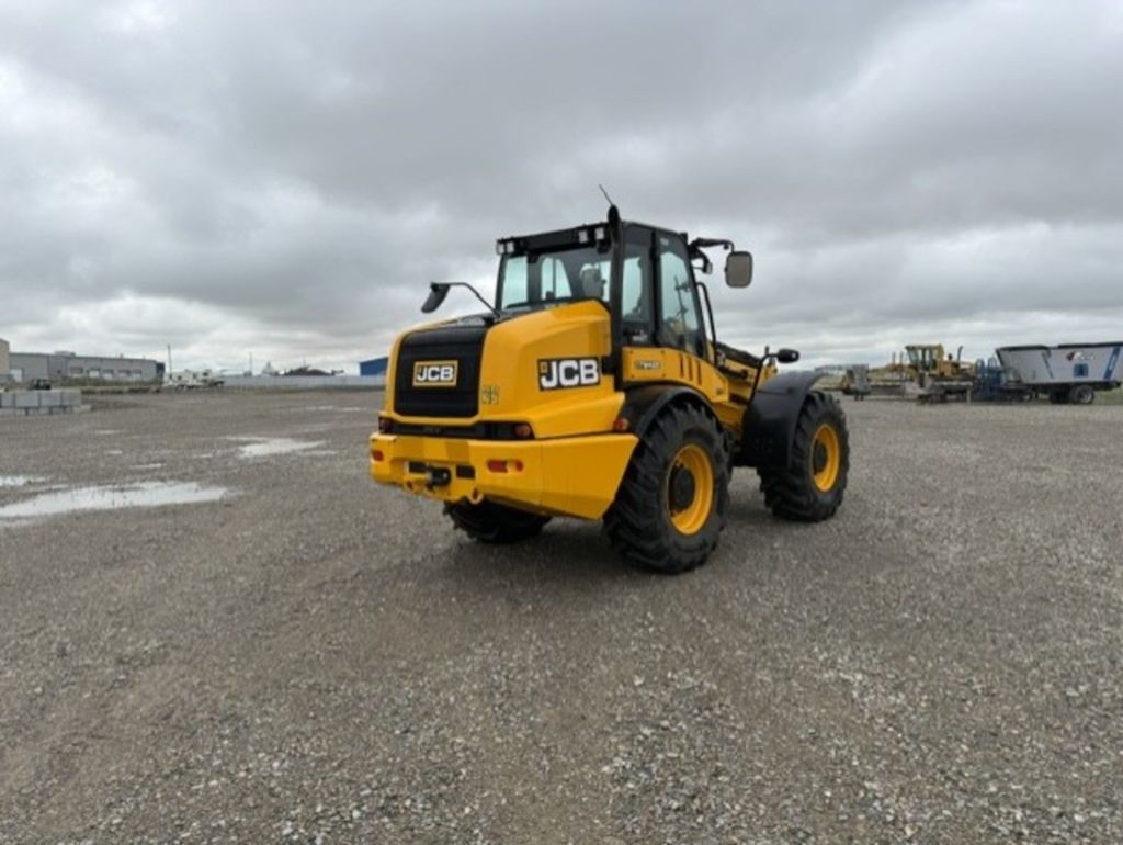 2022 JCB TM420