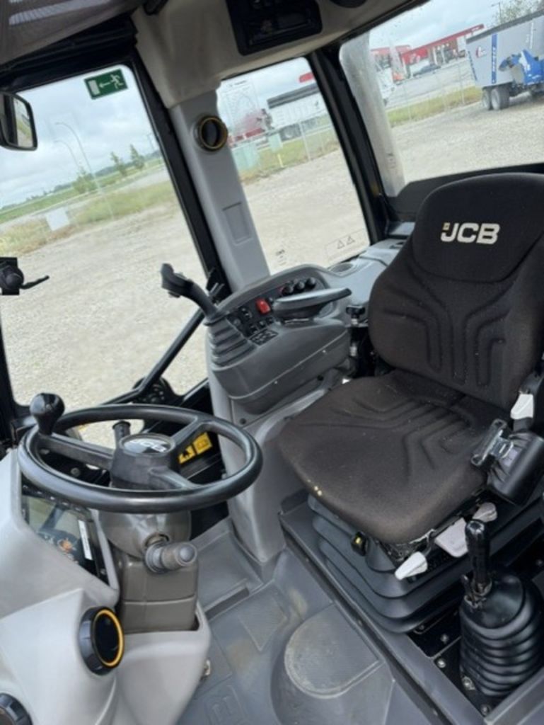 2022 JCB TM420