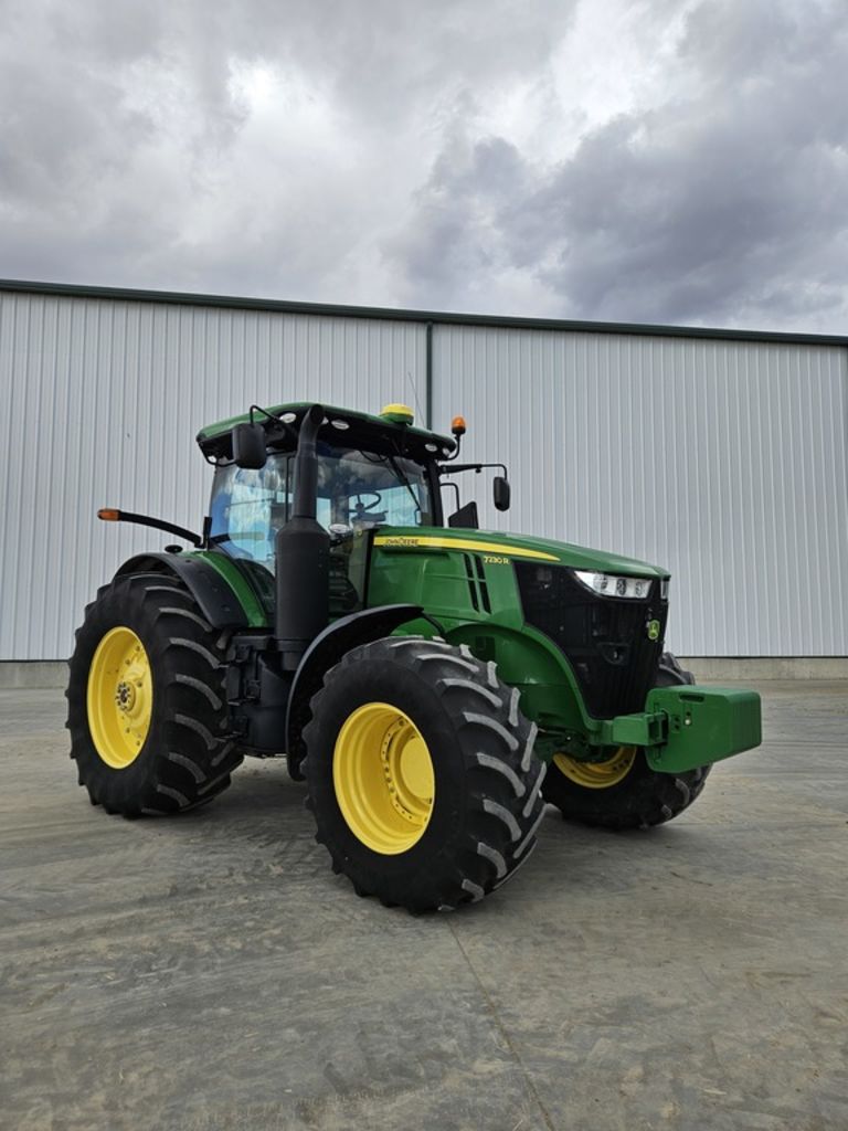 Photo of a 2015 John Deere 7230 R