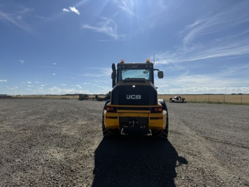 2024 JCB TM420