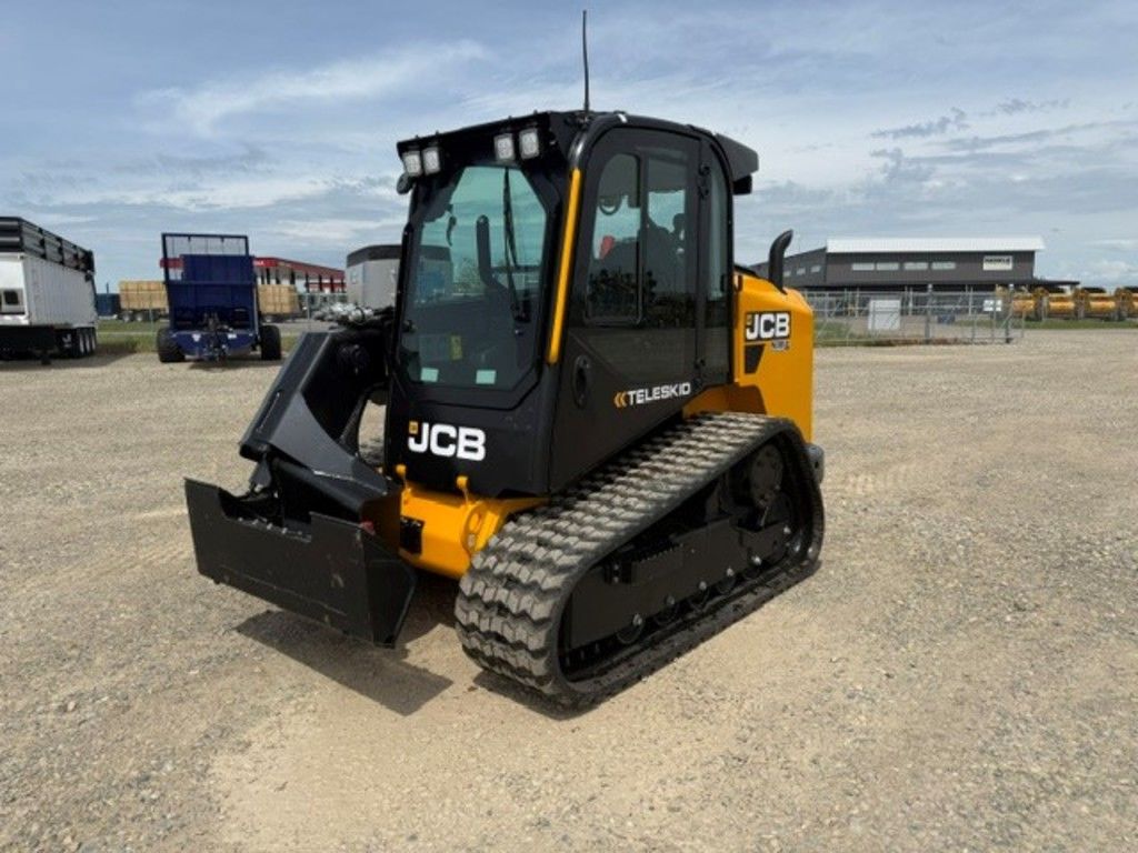 Photo of a 2022 JCB 3TS-8T