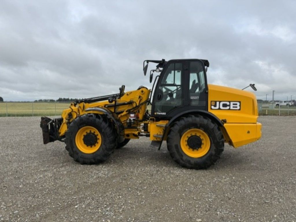 2022 JCB TM420
