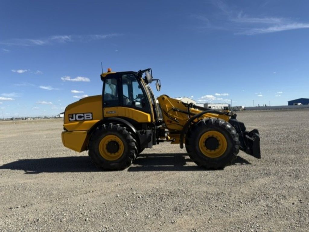 2024 JCB TM420