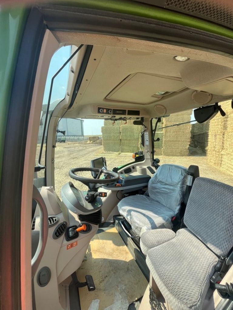 2017 Fendt 716 TRACTOR