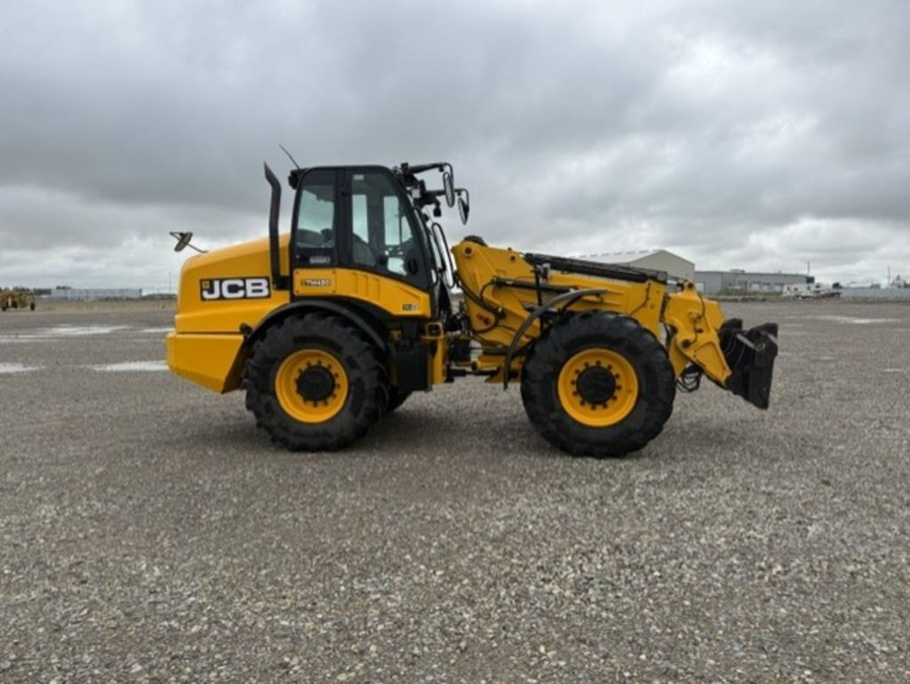 2022 JCB TM420