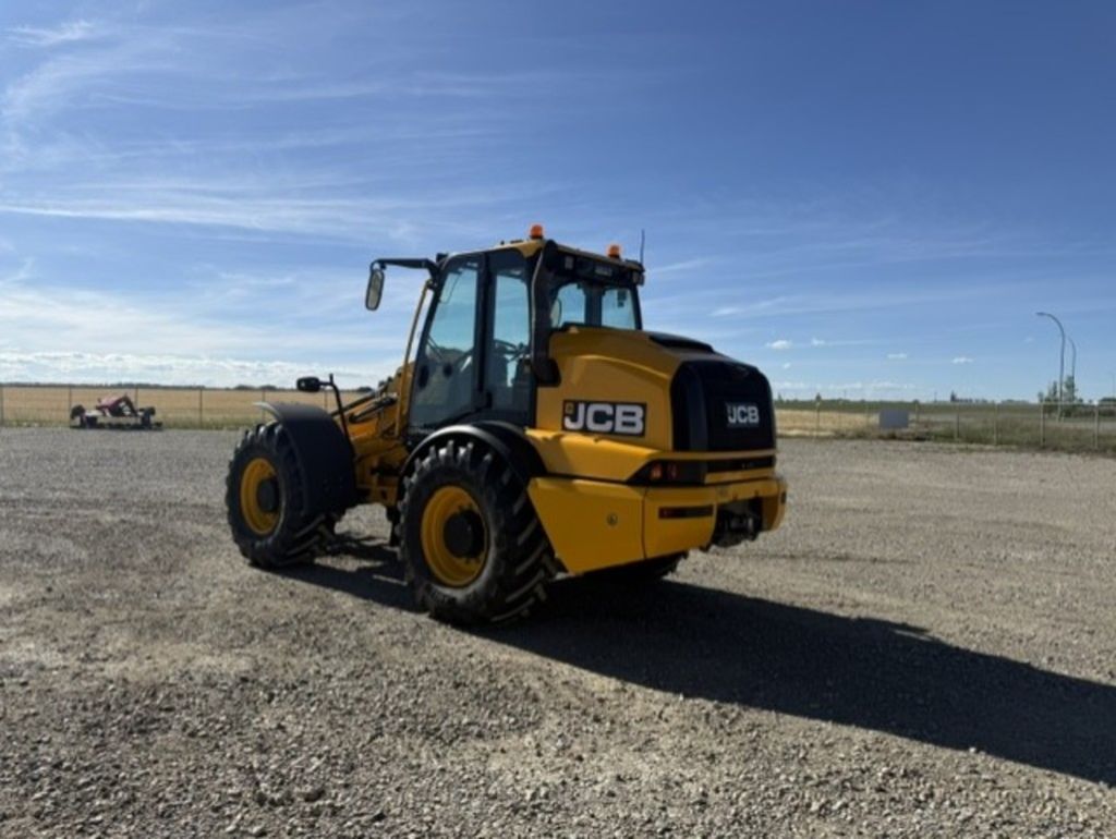 2024 JCB TM420