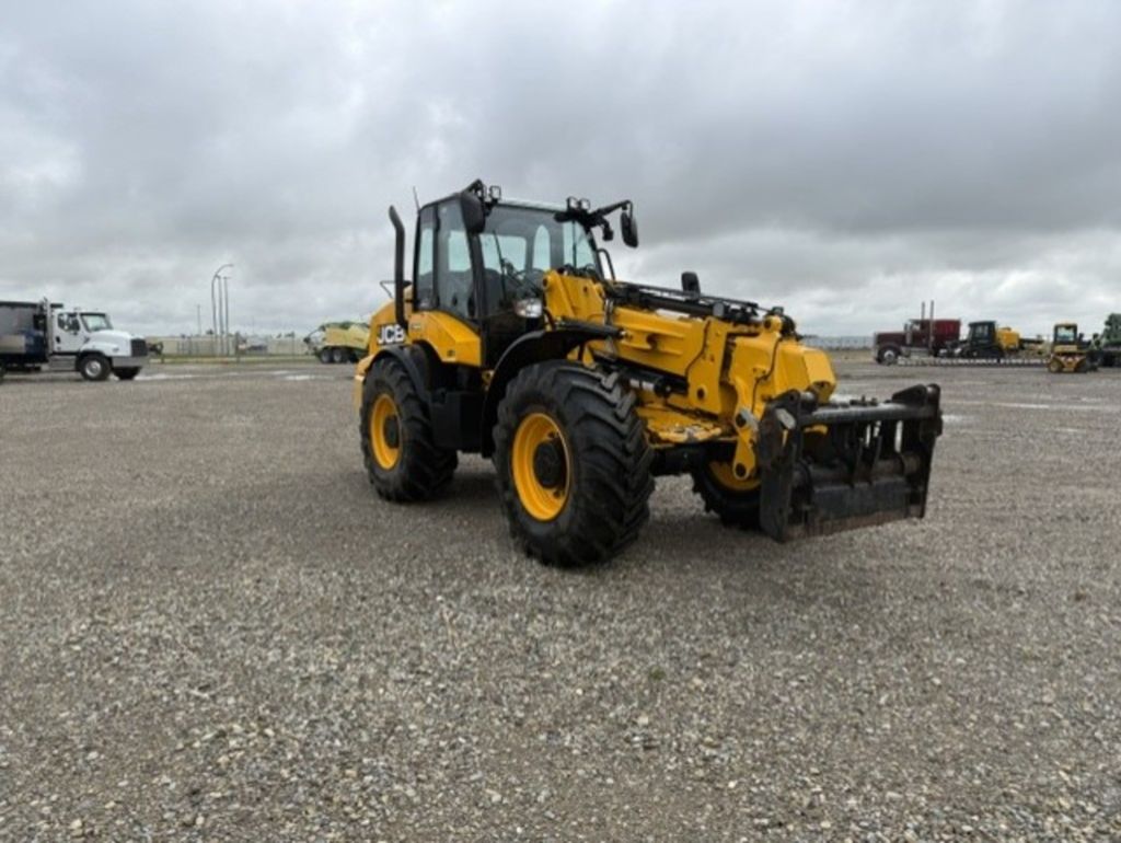 2022 JCB TM420