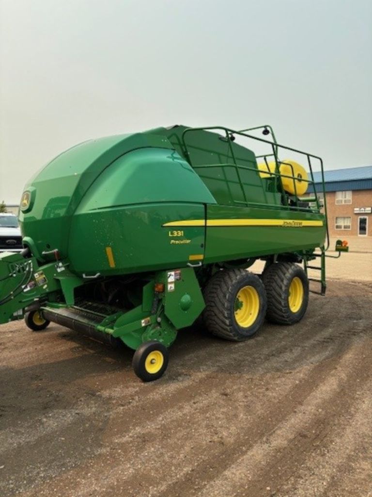 Photo of a 2018 John Deere L331