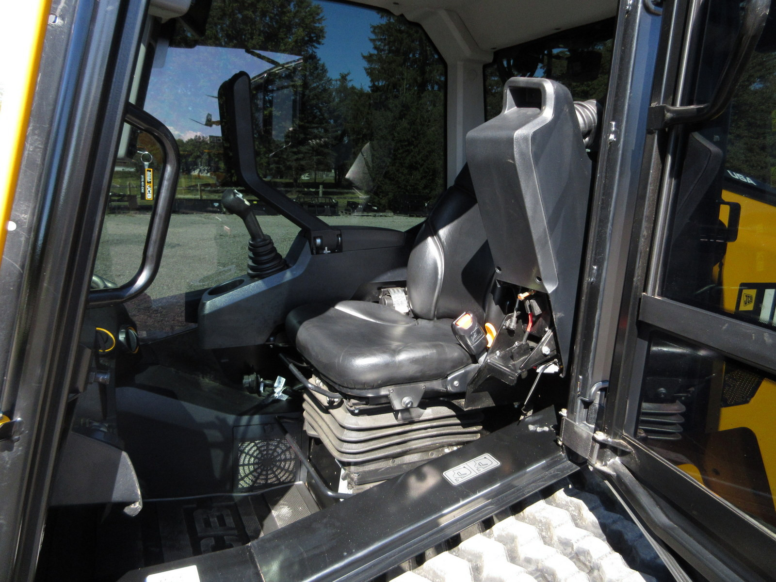2023 JCB 300T
