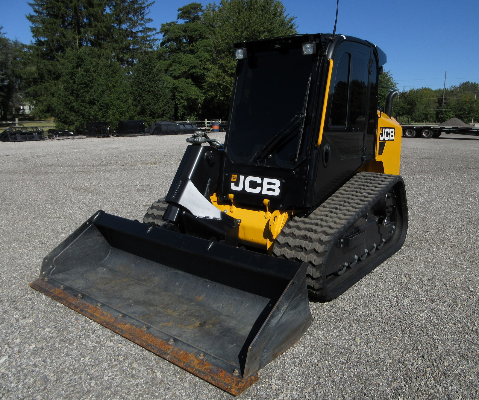 2023 JCB 300T