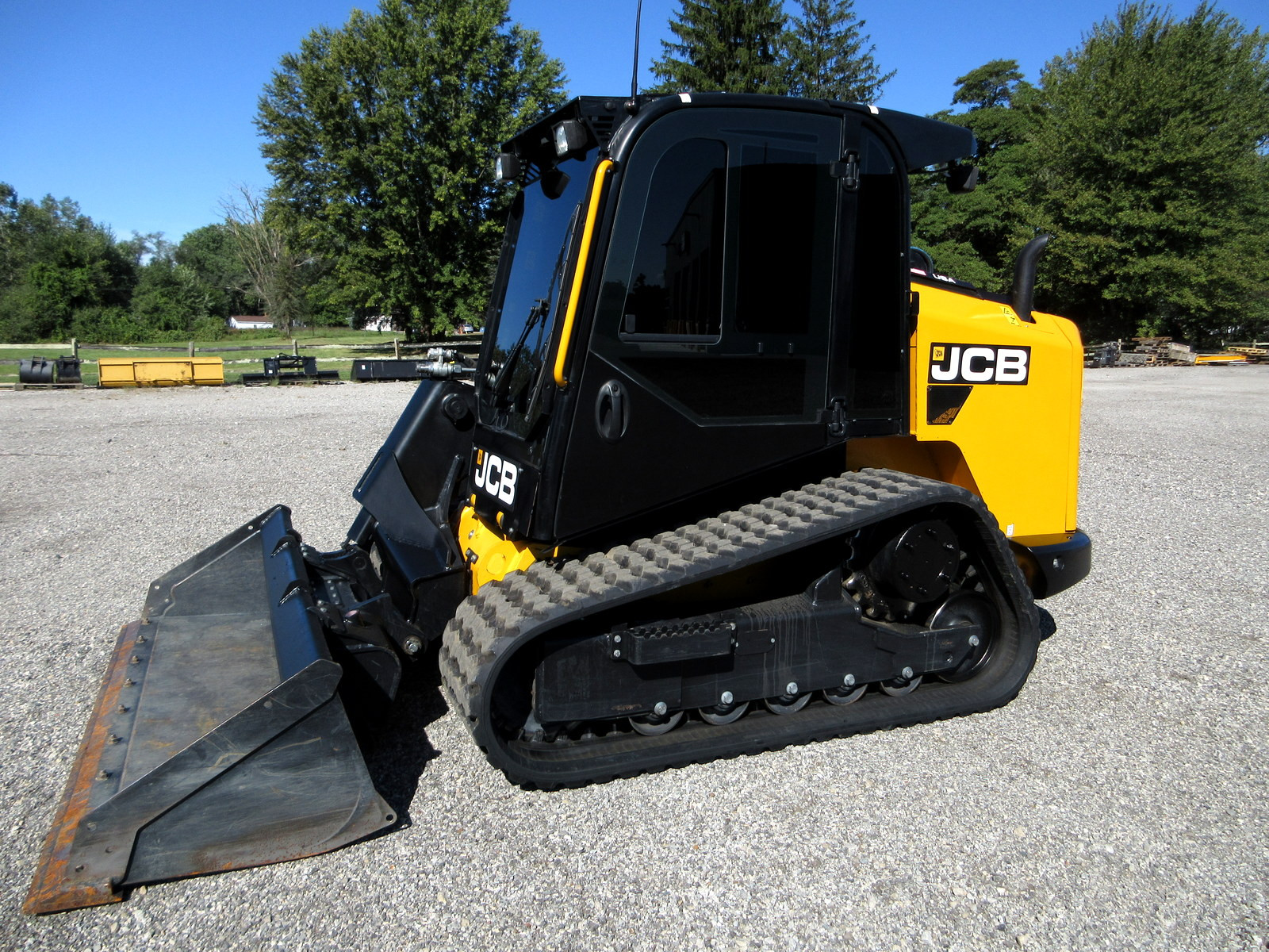 2023 JCB 300T